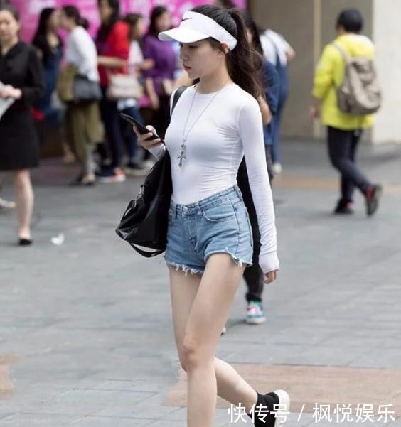 街拍小脚裤穿出玲珑曲线,御姐也有被“拿下”的时候