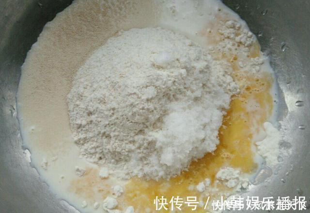 碗面|想吃面包不用买，1碗面3个鸡蛋，不用烤箱，香甜松软吃不够