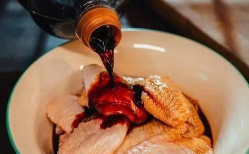 差别|吃一辈子酱油,才发现吃错了,原来生抽、老抽、酱油差别这么大