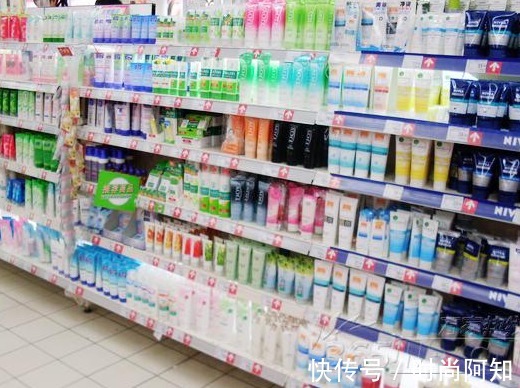 货架|超市藏在货架底精品洗面奶,不仅便宜关键效果好,导购都不会告诉你
