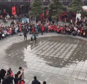 |搞笑GIF:这辈子最后一次过生日了吧,都过出阴影了