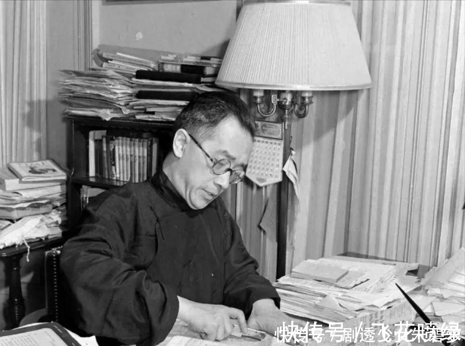 落魄|1955年，35岁的张爱玲在美国遇到落魄的胡适，看到了自己后半生