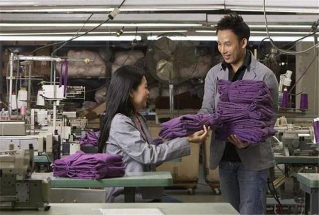 新买的衣服要不要先洗再穿听服装老板说完，才知错了很多年