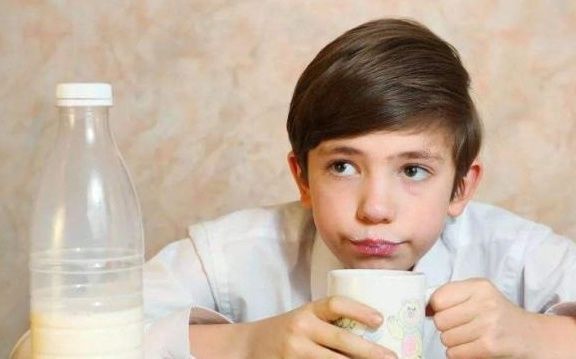 长高|孩子是长得矮还是长个晚？父母从这几点就可以判断出来