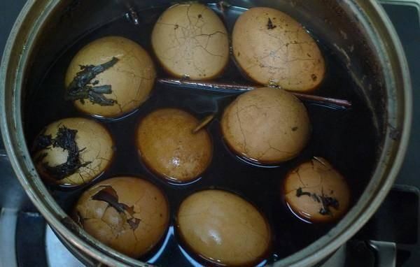 食用盐|为什么你煮的茶叶蛋不好吃？70岁奶奶教你一招，香气扑鼻还入味