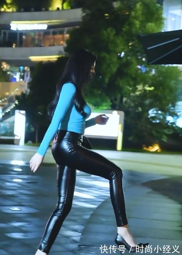 皮裤 普通的黑色皮裤造型,瞬间高级感,值得都市美女一试