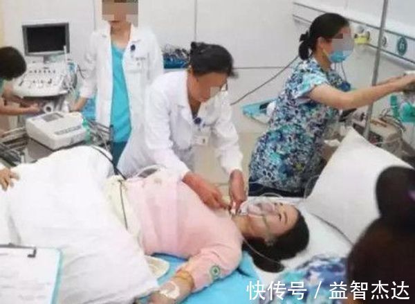 顺产|卡戴珊直播“硬核生娃”，自己动手拽出宝宝，网友：像是在拔萝卜