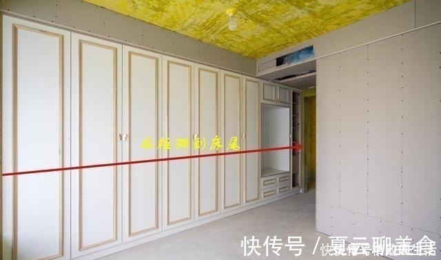 功能区|把衣柜挪到床尾，你才知道收纳空间有多大！整整一排，还多个书桌！