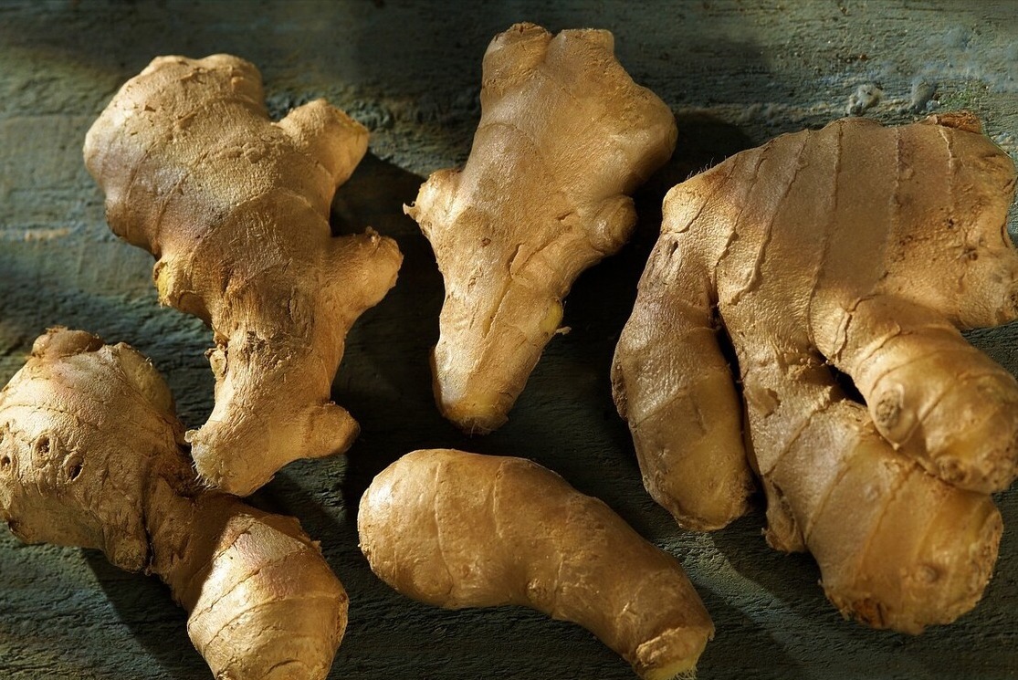 生姜吃不完，保存有难度，教你1个好方法，放半年都新鲜饱满