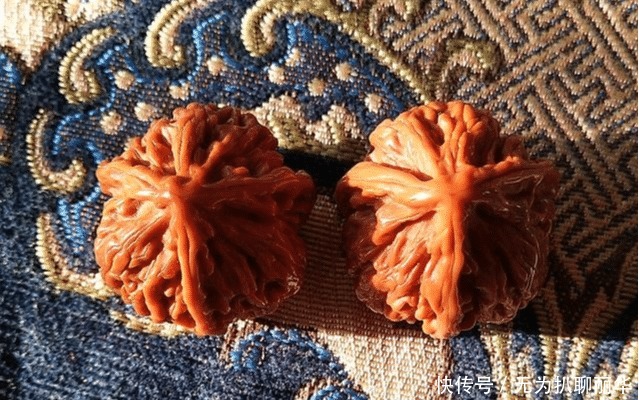 包浆|你还在相信大汗手盘核桃会发黑?其实此物才是核桃发黑的元凶