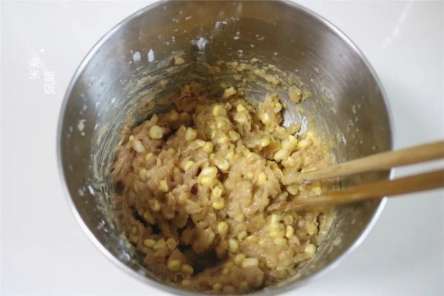 早餐，我给家人做了鸡肉堡，做法简单味道好，一个下肚能量满满