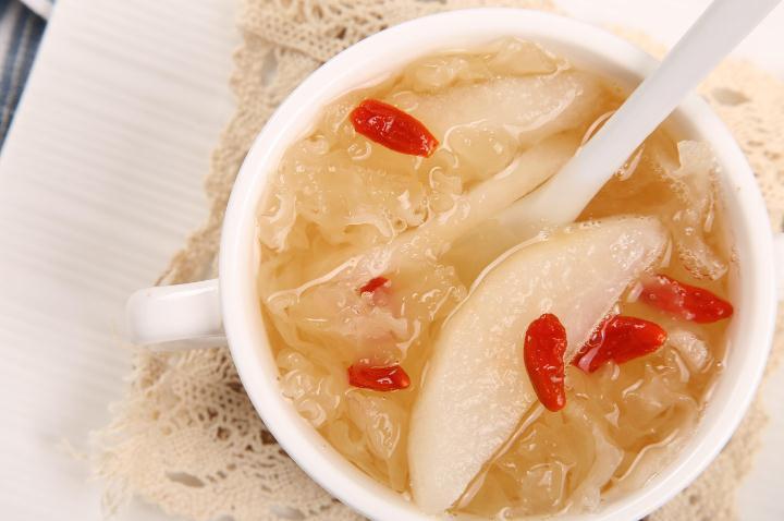 四红汤|冬天又冷又干,女人记得多吃这4种食物,越吃气色越好,显年轻