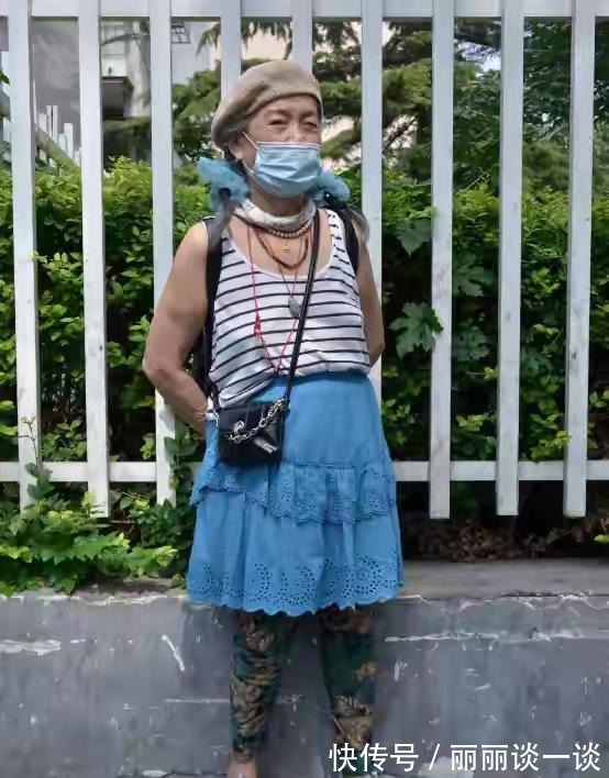 连衣裙 “老年穿搭”谁最强北京大妈土带潮，上海大妈精致时尚，更个性！