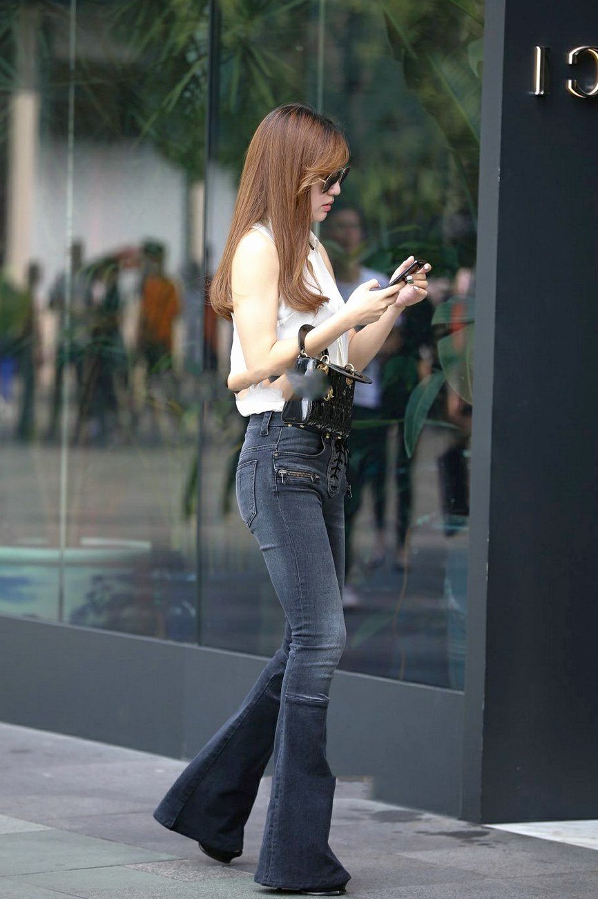 清纯|整条街最亮眼的美女,尽显清纯又迷人