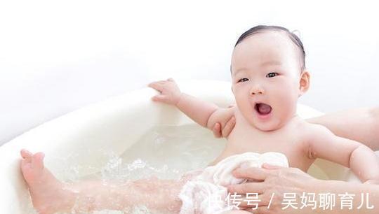 宝宝|冬季多久给娃洗一次澡?不同年龄段不一样,超过这个天数,很伤娃