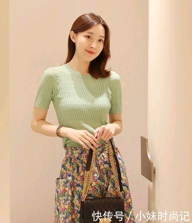 时尚博主|35岁后的女子穿什么才好看?优雅浪漫的穿搭就很精致,魅力四射