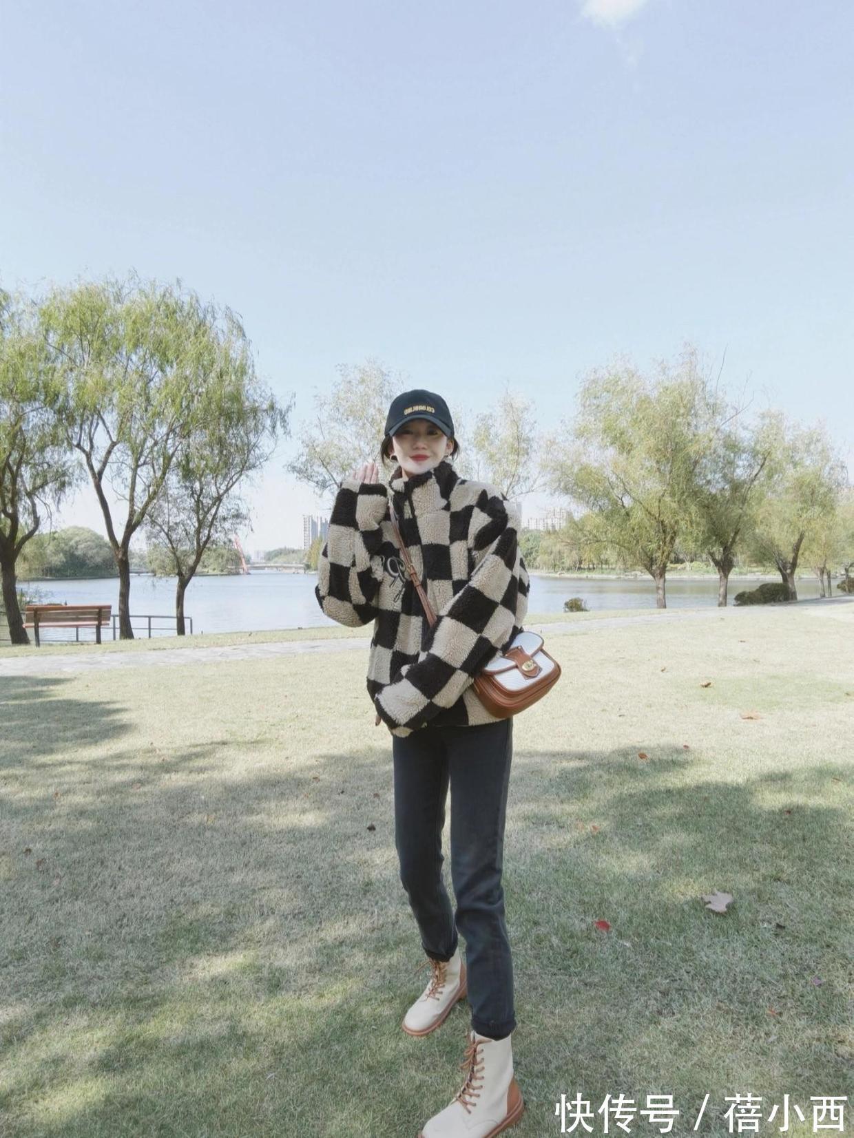 羊羔毛外套 怕冷的女生建议多穿羊羔毛外套,搭配半身裙洋气,搭配牛仔裤时髦