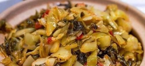 腌酸菜我有窍门,记住这3点,酸菜不起沫不长白,放一年也不坏