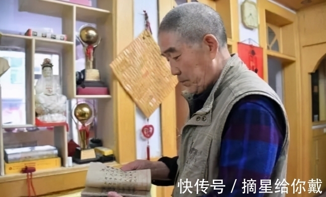 张喜|农民张喜才:苦练书法50年,用小楷手抄名著400万字,却被批无意义