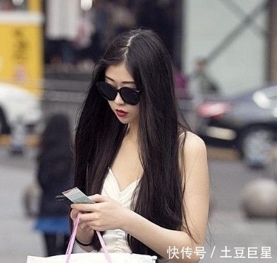 如同|小姐姐肤白貌美,身材高挑,经典的黑白配,如同仙女一般