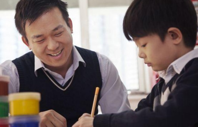 字典|爸爸姓“赵”,起早贪黑查字典给娃起这名,孩子念错名字十几年