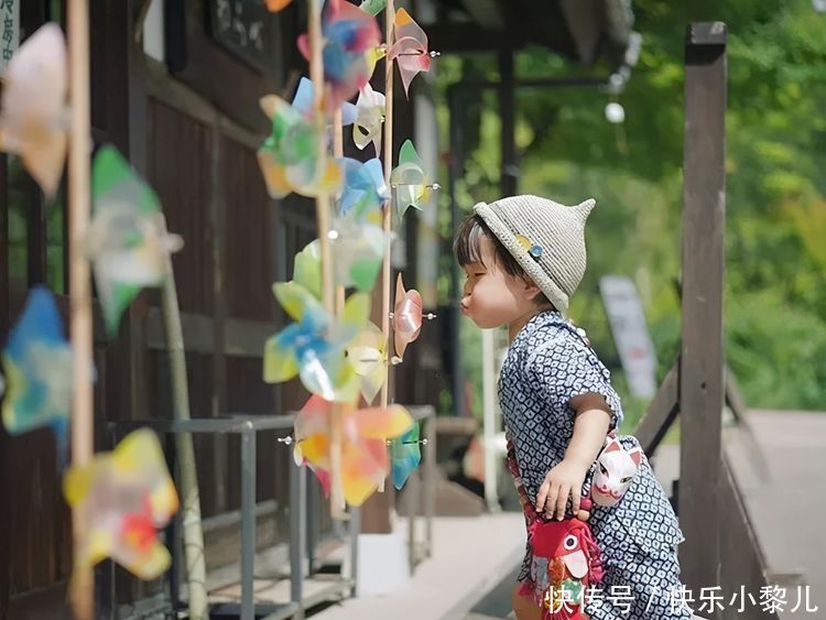 奥特曼|日本“创意妈妈”,带6岁儿子P图大玩“穿越”,置身宫崎骏漫画