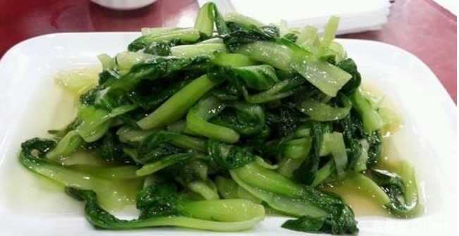 炒青菜万万不可直接下锅,多加一步,想不好吃都难!