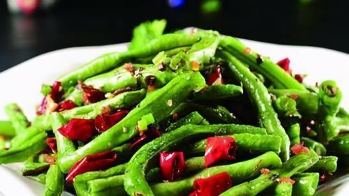 人到中年想长寿，不妨多吃3种食物，美白护肤、滋补身体！