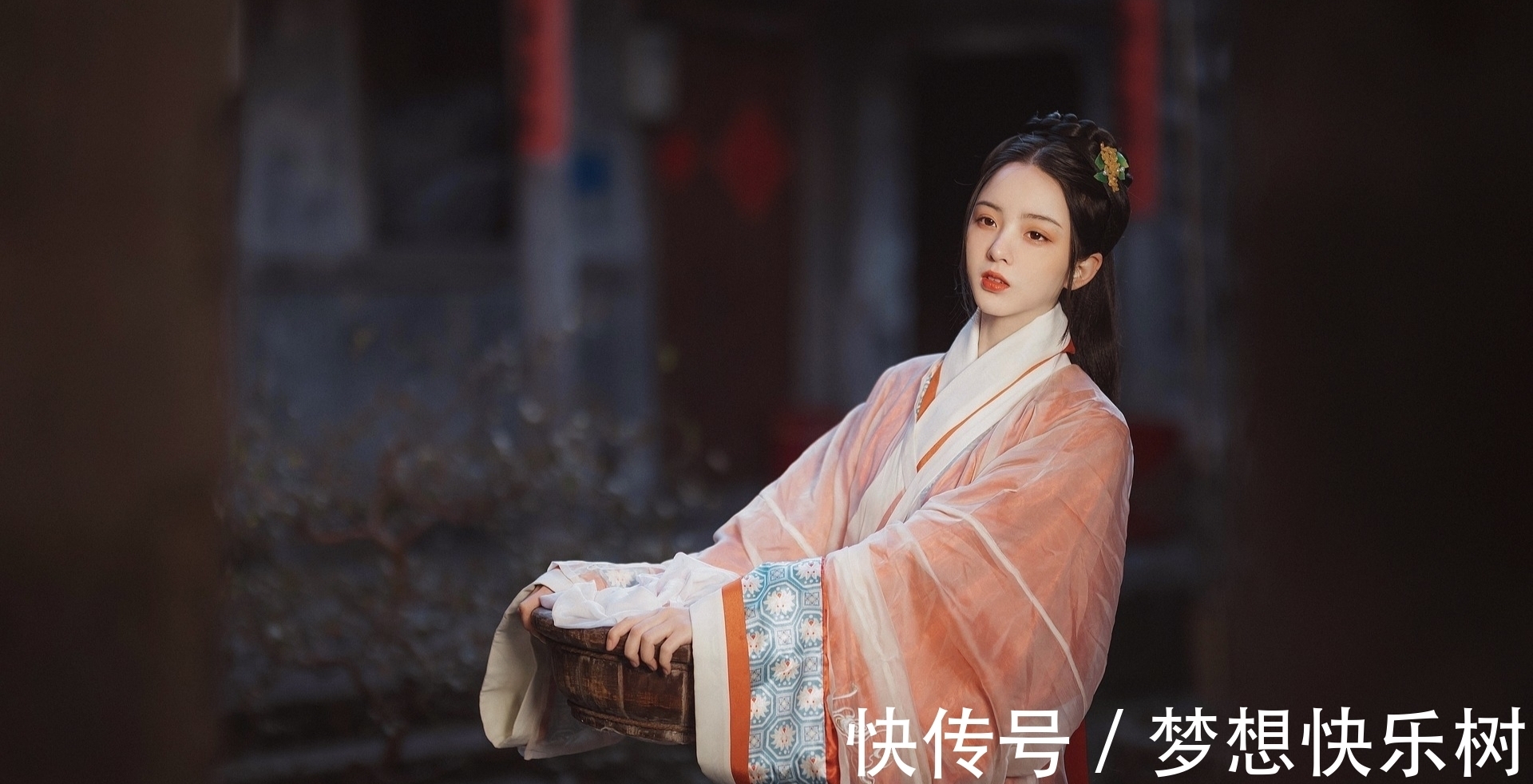 七绝|诗·十首丨奢香琢玉遣思念,故裹尘埃急雨弦