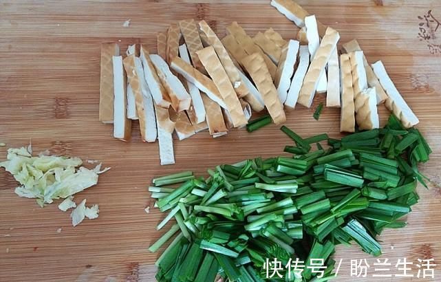 防癌|炒韭菜时搭一宝，排出毒素，软化血管防癌，2块钱炒一盘