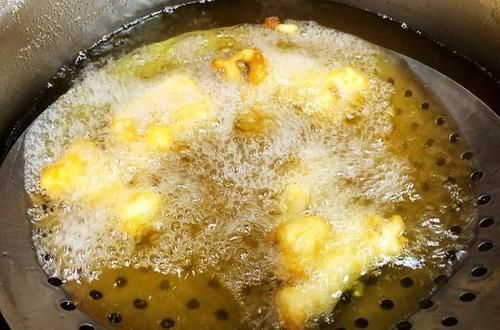 有人|炸鱼时,有人用淀粉,有人用面粉,大厨都错了这才是正确做法