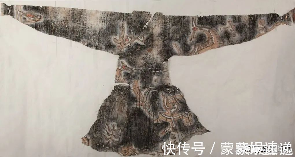 创作#知名画家童领峰,创作完成的实验水墨画,展现出独特的意境美