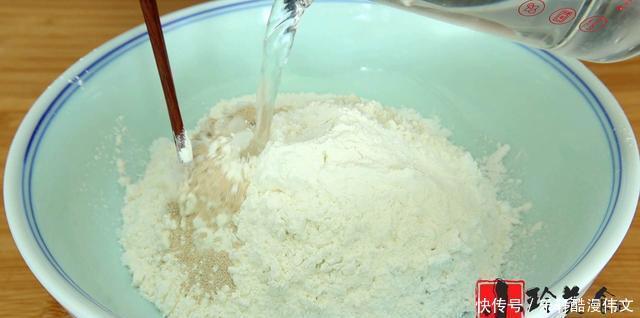 馅料|教你糯米芝麻小糖饼的做法,外酥里糯,馅料香甜,大人孩子都爱吃