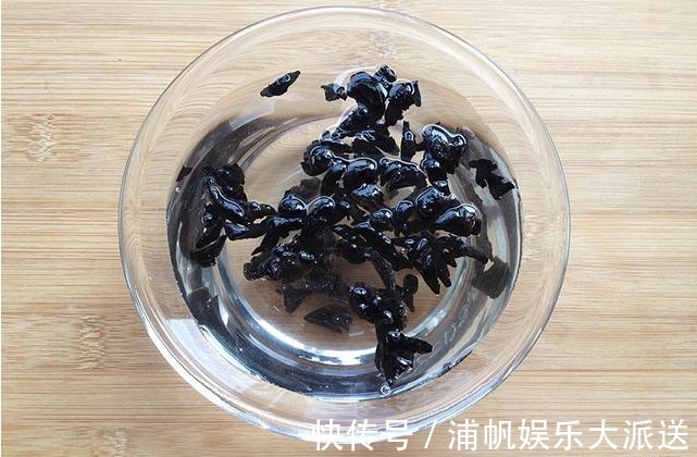 教你做一道凉拌菜，酸甜可口，下饭又下酒