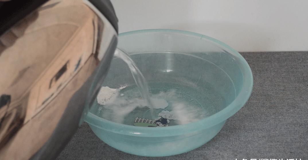 厨房|厨房抹布又脏有油难清洗 教你一招用它泡一泡, 抹布比毛巾还干净