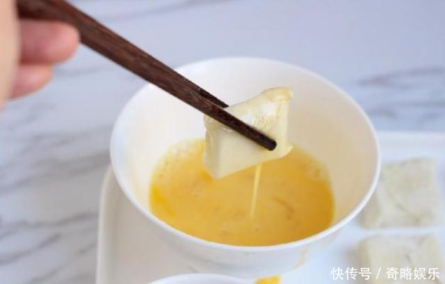 年糕此做法值得试试,外层酥脆,内层香糯,吃一块就忍不住