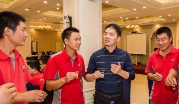 马云|刘强东真把员工当兄弟？京东食堂曝光后，答案很明显