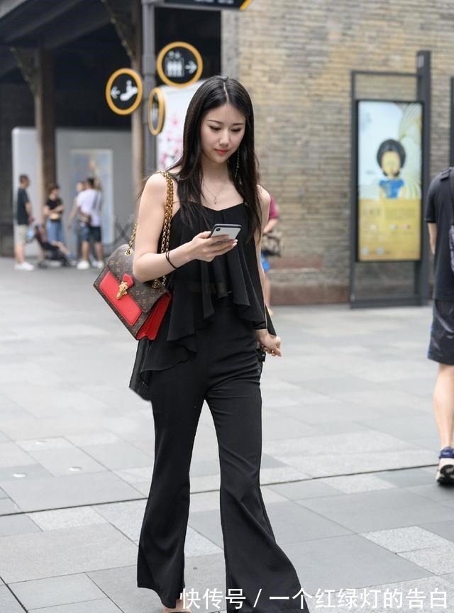 妩媚 全黑色穿搭的女人,往往更妩媚动人!