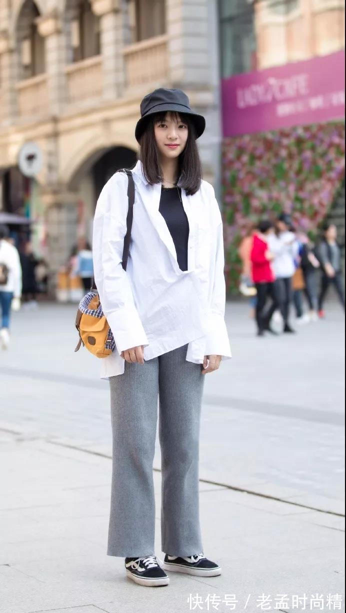 美丽的人 街拍:美丽的人一过来就很吸引人性感俏丽的美女姐姐