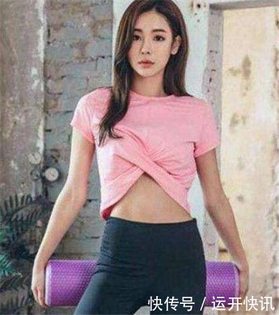 打底裤|街拍:小姐姐齐肩长发,白色衬衣配牛仔短裤,清纯美好