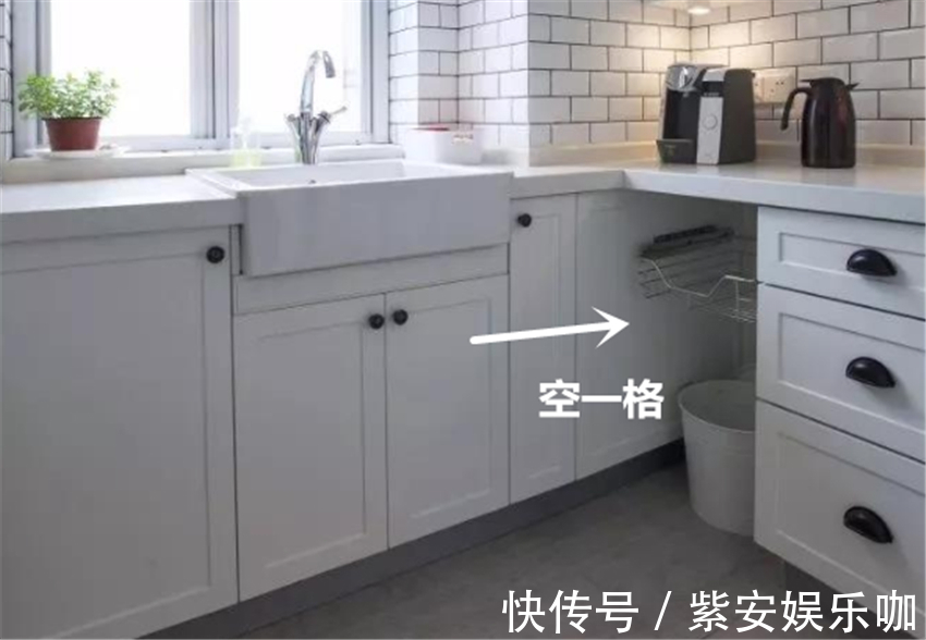 压抑感|厨房定制橱柜千万别做满!现在流行空一格,美观又实用!