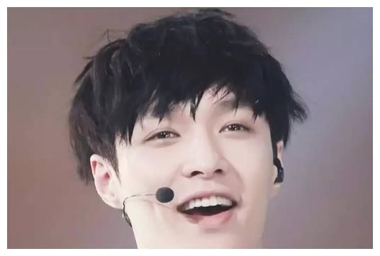 张艺兴：上节目后恶评不断，他是如何从顶流变成“老鼠屎”的？