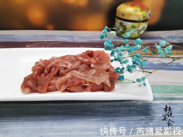 红彩椒|口蘑是唯一含维生素D的蔬菜，多贵都要买，做给家中老人与娃吃