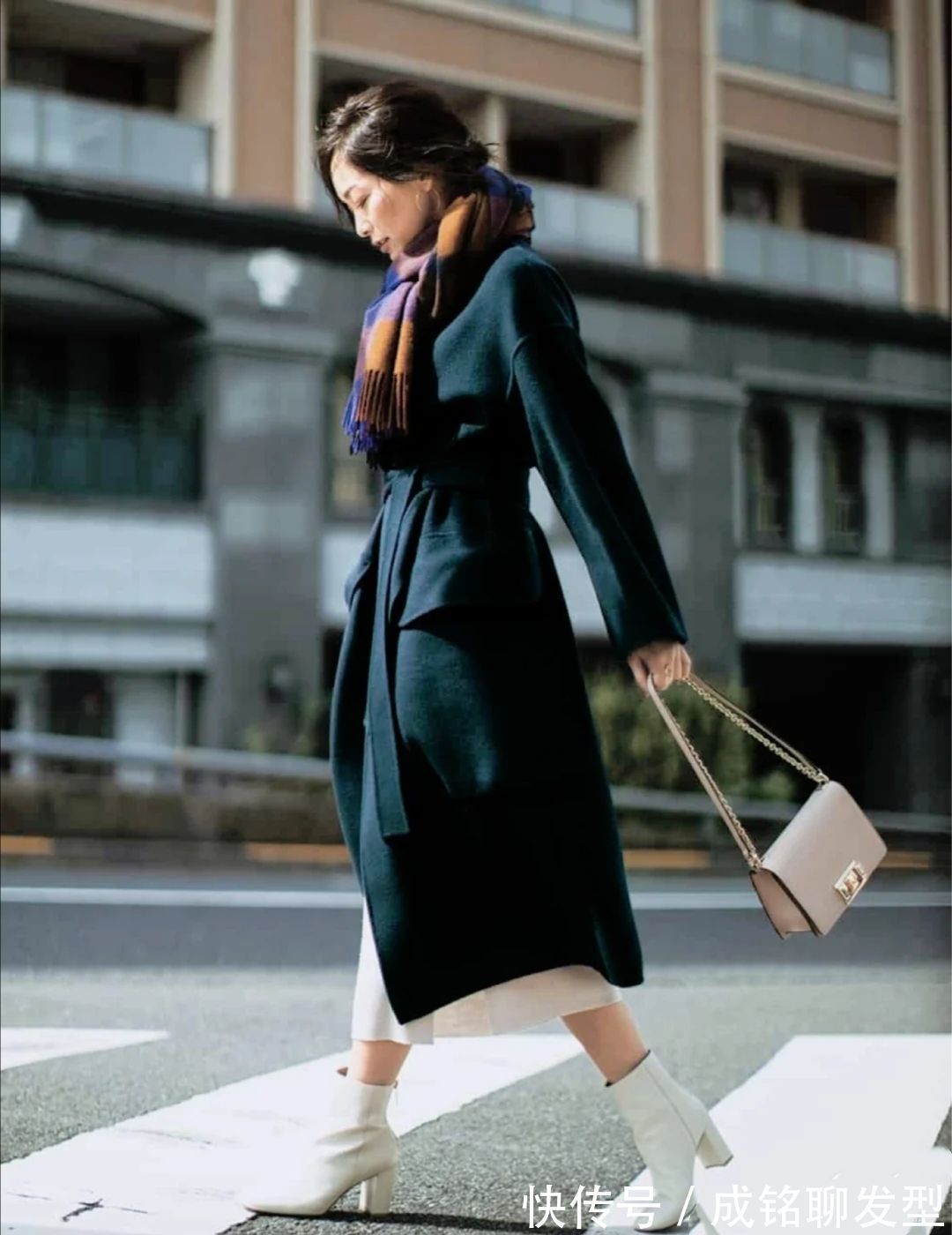 颜色|建议四五十岁的女人少穿运动鞋,靴子时尚百搭显气质,保暖又时髦