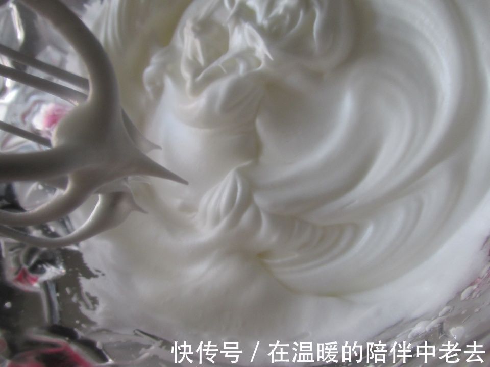 鸡蛋|4个鸡蛋2颗草莓做出圣诞节美食，简单易做好看，孩子高兴的直跳