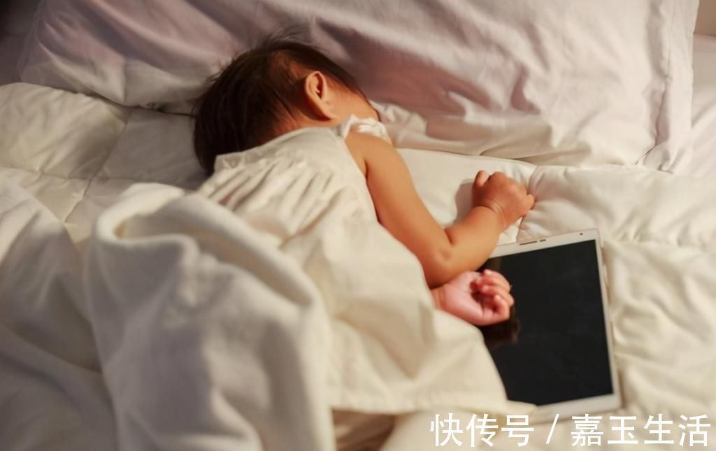 绿植|床头这3样东西,正在“偷偷”影响孩子发育,多数家庭都忽视了