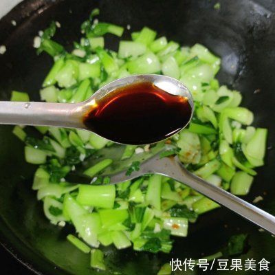 油菜|简单快手又下饭的秘制蒜蓉油菜吃起来那叫一个香