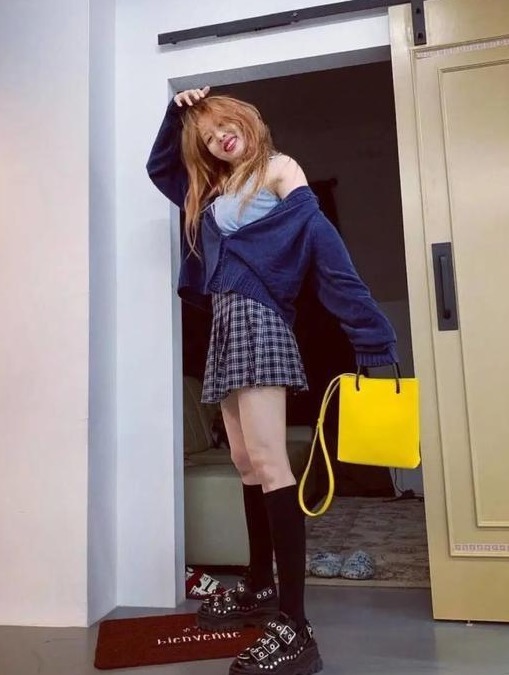 针织衫|潮流女孩泫雅, 穿搭不要太有风格, 混搭风格也很时髦