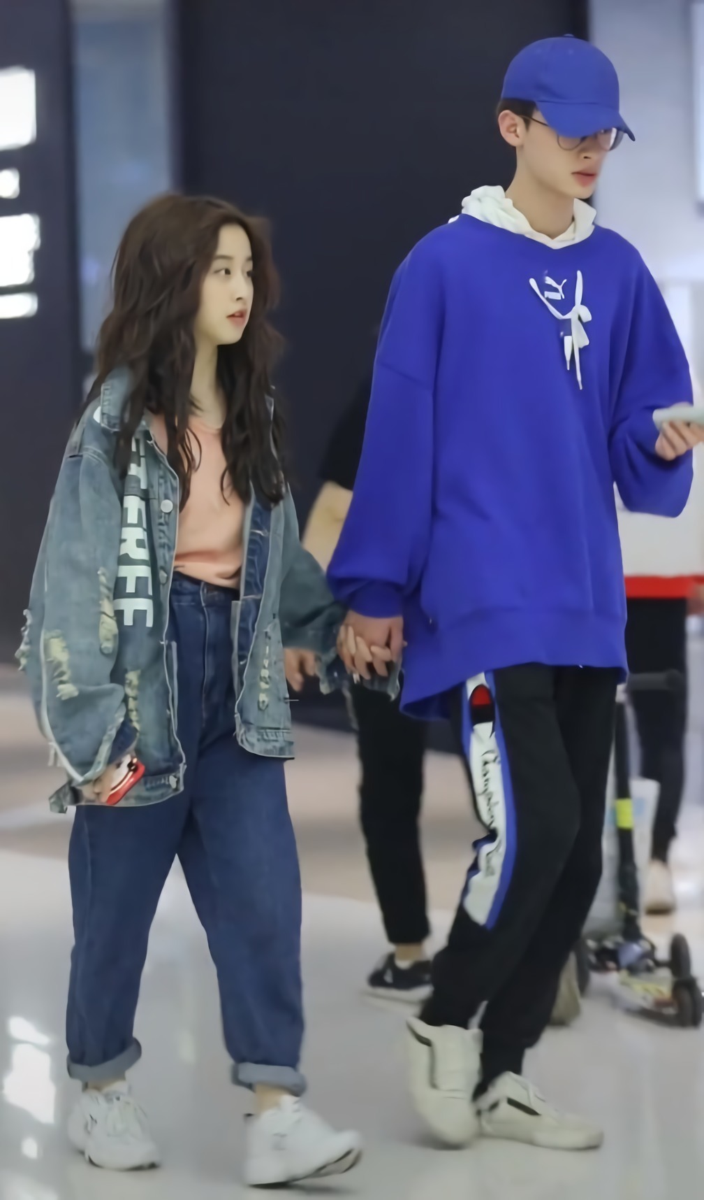 长发披肩 你还不知道吗匡威落后了,街头悄悄火了“N字鞋”,仙女穿的!