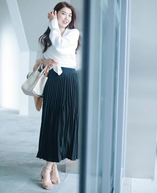 低估|别“低估”了百褶裙，学会这几个搭配技巧，轻松穿出优雅与气质